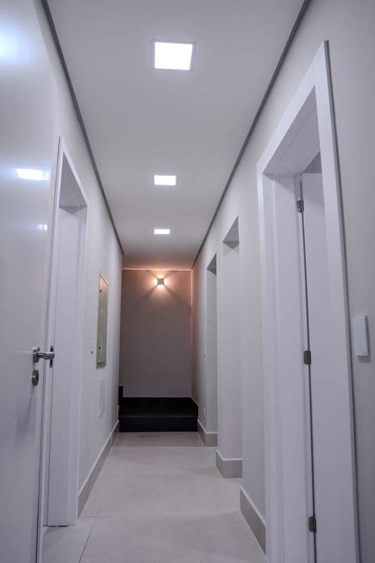 Casa à venda com 4 suítes em condomínio luxo Rua Sabiá Santana de Parnaíba - 