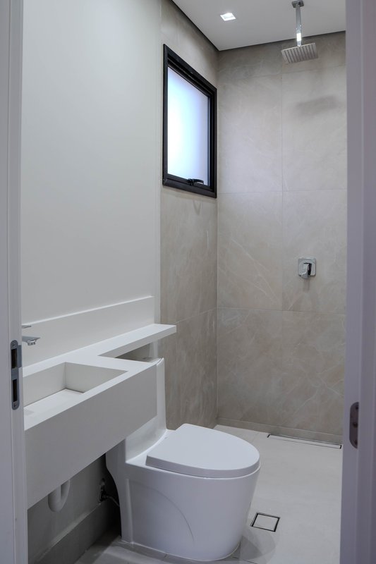 Casa à venda com 4 suítes em condomínio luxo Rua Sabiá Santana de Parnaíba - 