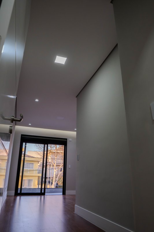 Casa à venda com 4 suítes em condomínio luxo Rua Sabiá Santana de Parnaíba - 