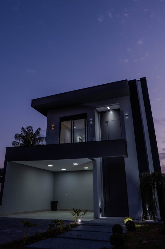 Casa à venda com 4 suítes em condomínio luxo Rua Sabiá Santana de Parnaíba - 