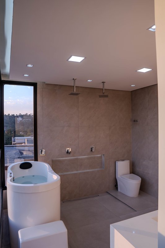Casa à venda com 4 suítes em condomínio luxo Rua Sabiá Santana de Parnaíba - 