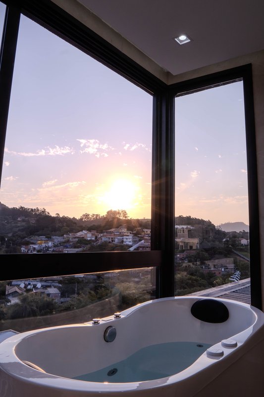 Casa à venda com 4 suítes em condomínio luxo Rua Sabiá Santana de Parnaíba - 