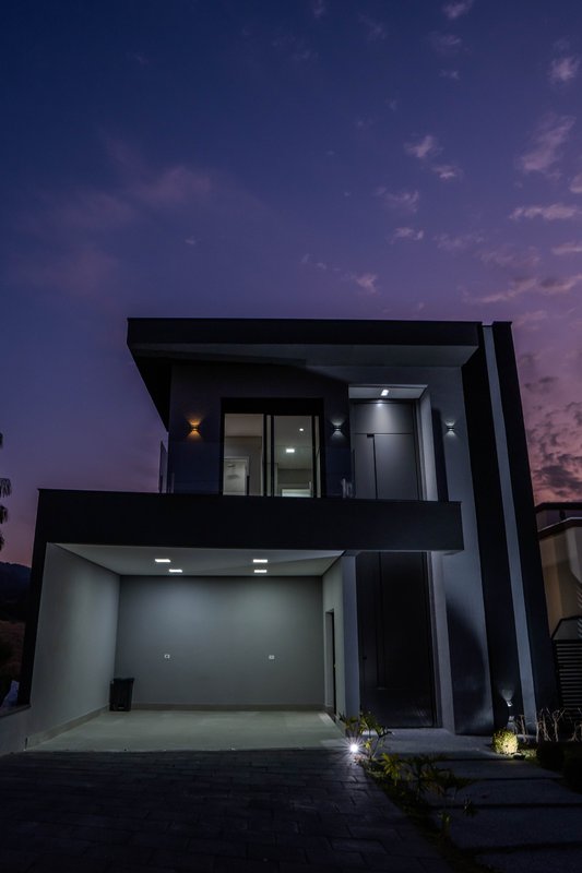 Casa à venda com 4 suítes em condomínio luxo Rua Sabiá Santana de Parnaíba - 