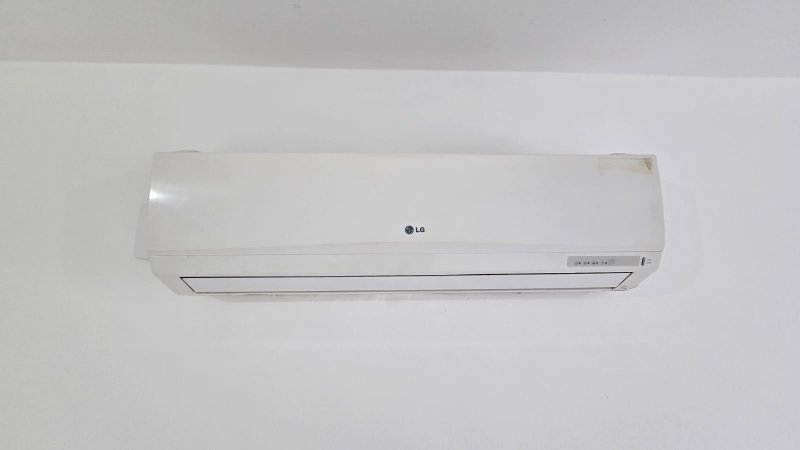 Sala Comercial 25m² no Ipiranga com Ar Condicionado Rua Silva Bueno São Paulo - 