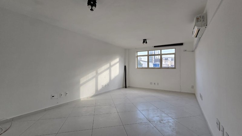 Sala com 56m² com ar condicionado no Ipiranga Rua Silva Bueno São Paulo - 