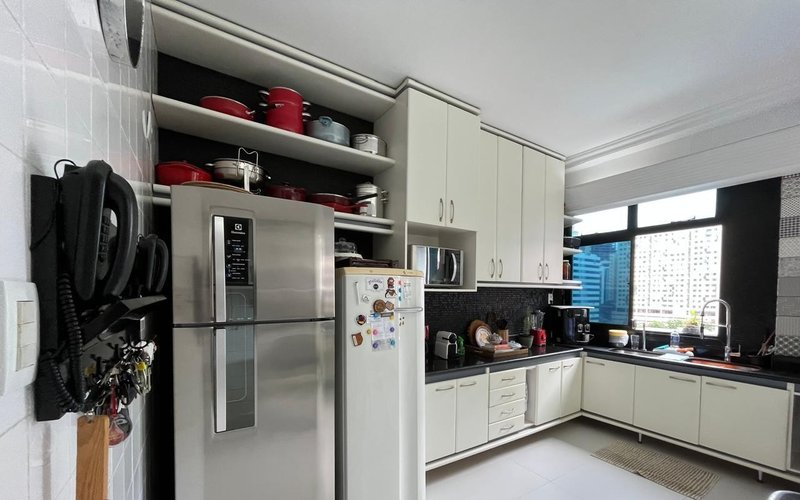 APARTAMENTO ALTO PADRÃO 4 QUARTOS 3 SUÍTES CLOSET PISCINA ACADEMIA QUADRA À VENDA PITUBA! Rua Ceará Salvador - 