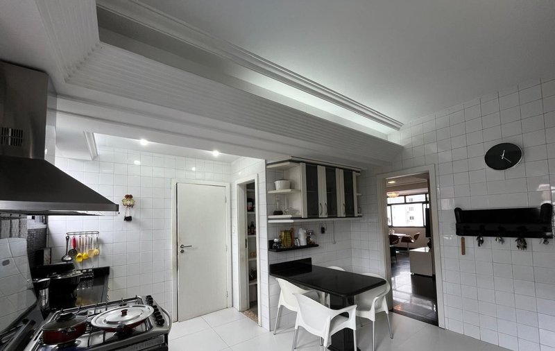 APARTAMENTO ALTO PADRÃO 4 QUARTOS 3 SUÍTES CLOSET PISCINA ACADEMIA QUADRA À VENDA PITUBA! Rua Ceará Salvador - 