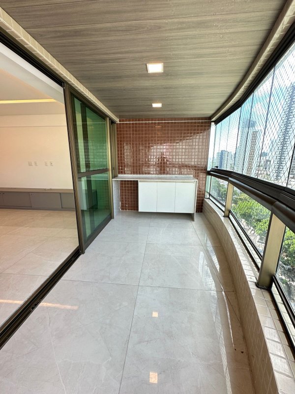 Apartamento à venda com 4 quartos sendo 3 suítes, 172m² área útil por R$ 2.300.000,00 Rua Tenente João Cícero Recife - 