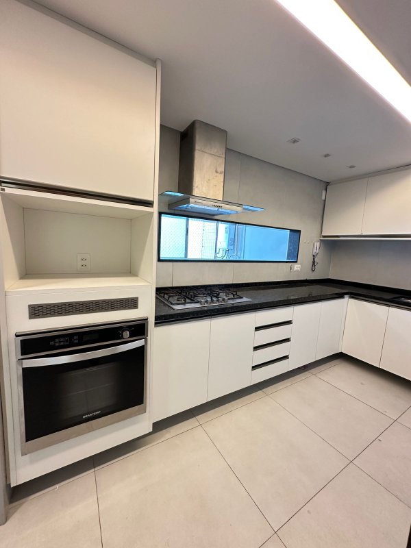 Apartamento à venda com 4 quartos sendo 3 suítes, 172m² área útil por R$ 2.300.000,00 Rua Tenente João Cícero Recife - 