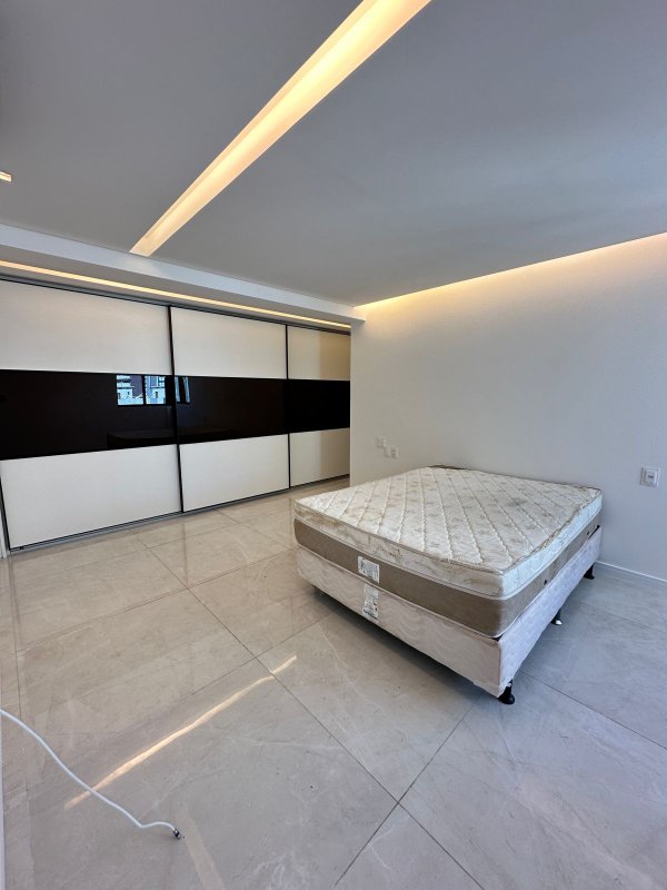 Apartamento à venda com 4 quartos sendo 3 suítes, 172m² área útil por R$ 2.300.000,00 Rua Tenente João Cícero Recife - 