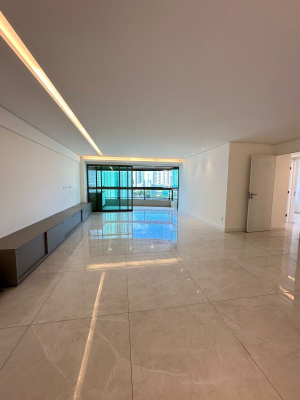 Apartamento à venda com 4 quartos sendo 3 suítes, 172m² área útil por R$ 2.300.000,00 Rua Tenente João Cícero Recife - 