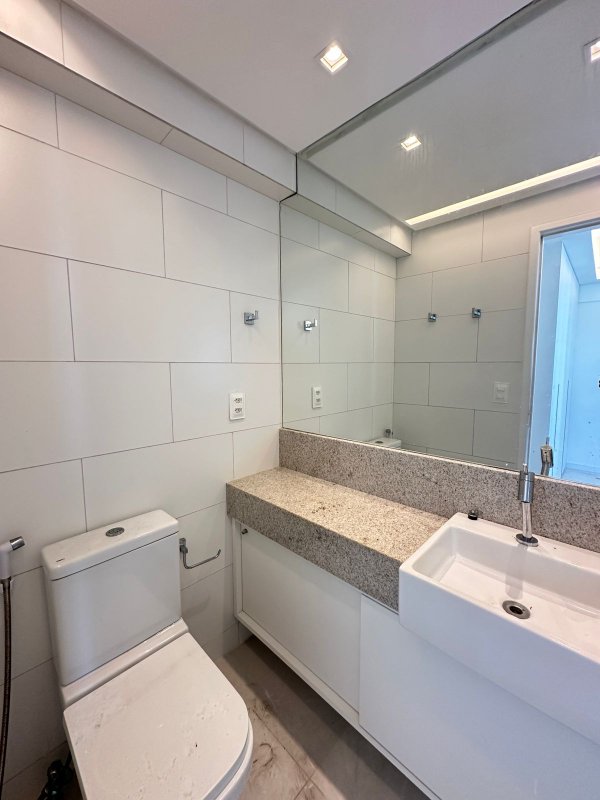 Apartamento à venda com 4 quartos sendo 3 suítes, 172m² área útil por R$ 2.300.000,00 Rua Tenente João Cícero Recife - 