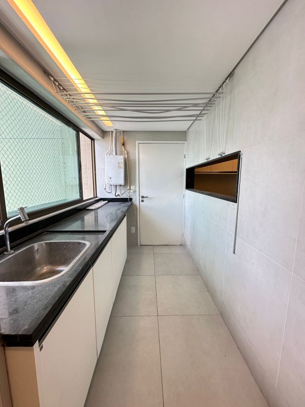 Apartamento à venda com 4 quartos sendo 3 suítes, 172m² área útil por R$ 2.300.000,00 Rua Tenente João Cícero Recife - 