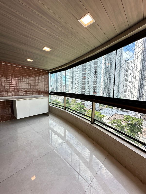 Apartamento à venda com 4 quartos sendo 3 suítes, 172m² área útil por R$ 2.300.000,00 Rua Tenente João Cícero Recife - 