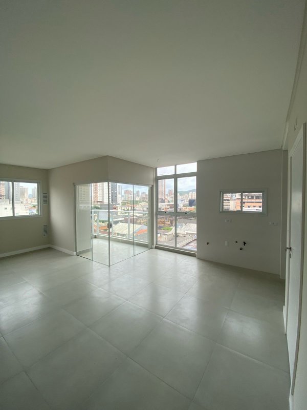 APARTAMENTO COM 1 SUÍTE MAIS 1 DORMITÓRIO EM PORTO BELO  Porto Belo - 