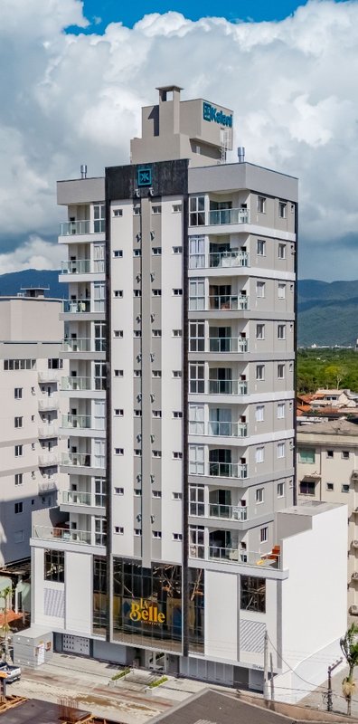 APARTAMENTO COM 1 SUÍTE MAIS 1 DORMITÓRIO EM PORTO BELO  Porto Belo - 