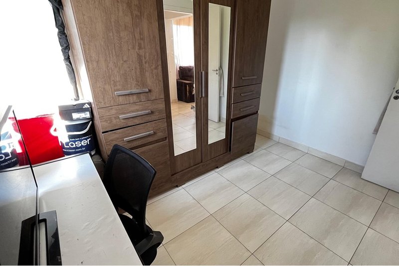 Apartamento à Venda, 48 metros, 02 Dorm - R$ 157.000 - Lopes de Oliveira, Sorocaba - SP Rua Manoel Gutierres Sorocaba - 