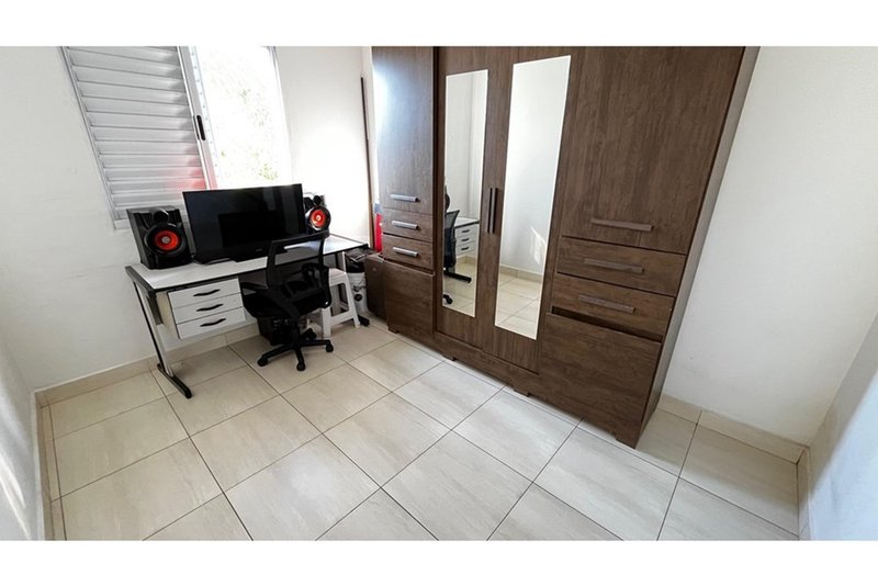 Apartamento à Venda, 48 metros, 02 Dorm - R$ 157.000 - Lopes de Oliveira, Sorocaba - SP Rua Manoel Gutierres Sorocaba - 