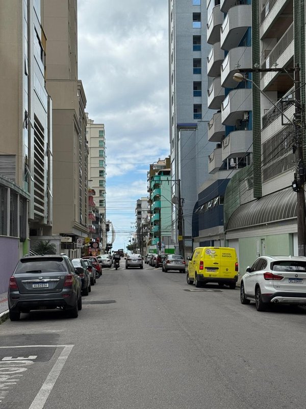 APARTAMENTO COM 1 SUÍTE MAIS 2 DORMITÓRIOS EM MEIA PRAIA  Itapema - 