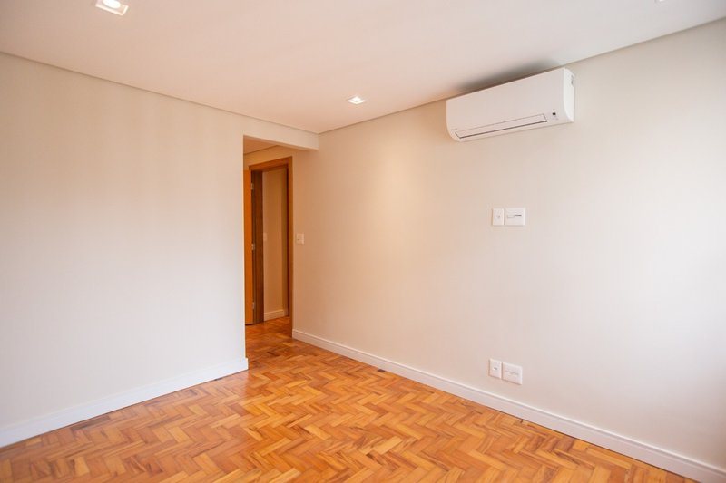 Apartamento Reformado 127m² na Vila Buarque 3 dorm 1 suíte 1 vaga Avenida Higienópolis São Paulo - 