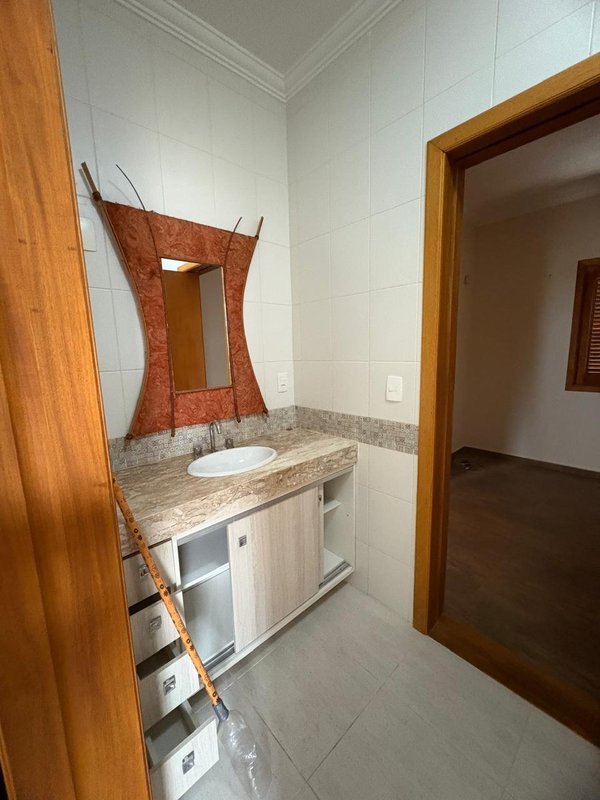 Casa térrea à venda, Condomínio Santa Adélia com 280m² 3 Dormitórios e vagas Rua Juriti Vargem Grande Paulista - 
