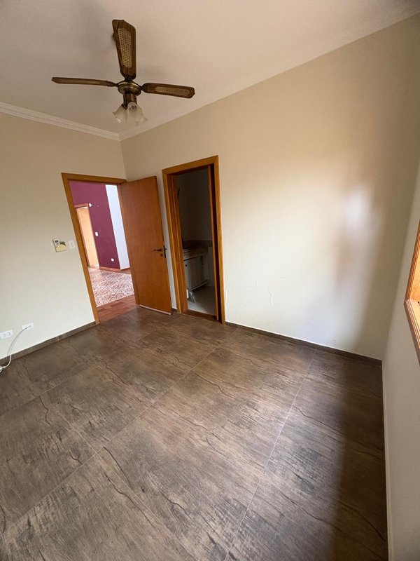 Casa térrea à venda, Condomínio Santa Adélia com 280m² 3 Dormitórios e vagas Rua Juriti Vargem Grande Paulista - 