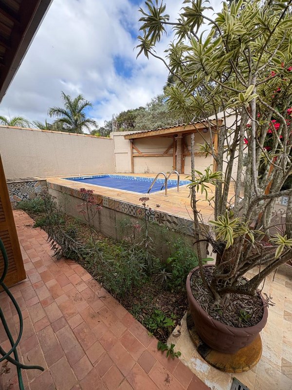Casa térrea à venda, Condomínio Santa Adélia com 280m² 3 Dormitórios e vagas Rua Juriti Vargem Grande Paulista - 