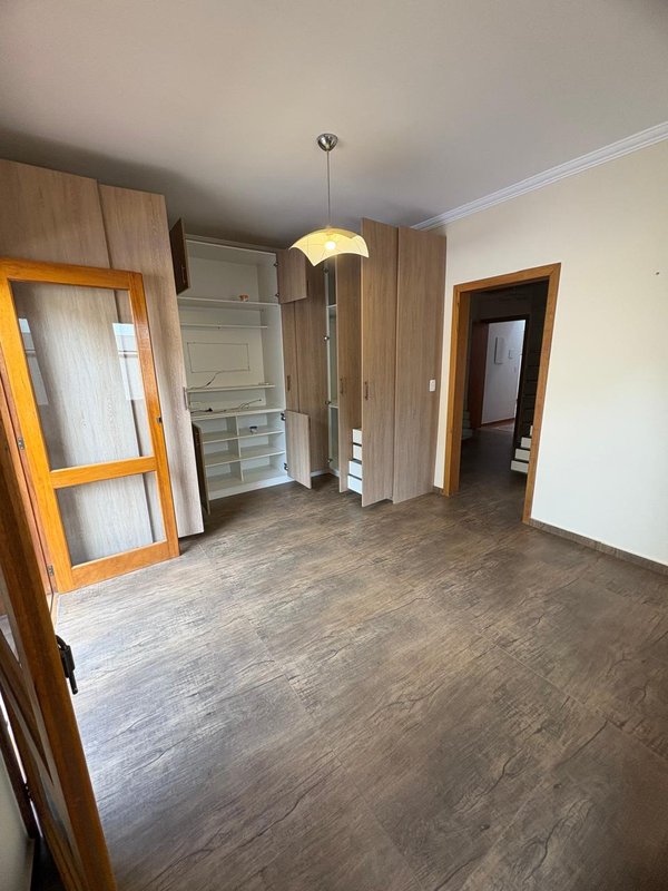 Casa térrea à venda, Condomínio Santa Adélia com 280m² 3 Dormitórios e vagas Rua Juriti Vargem Grande Paulista - 