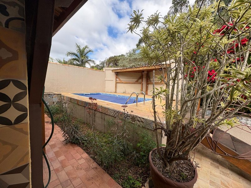 Casa térrea à venda, Condomínio Santa Adélia com 280m² 3 Dormitórios e vagas Rua Juriti Vargem Grande Paulista - 