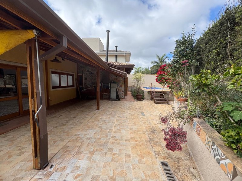 Casa térrea à venda, Condomínio Santa Adélia com 280m² 3 Dormitórios e vagas Rua Juriti Vargem Grande Paulista - 