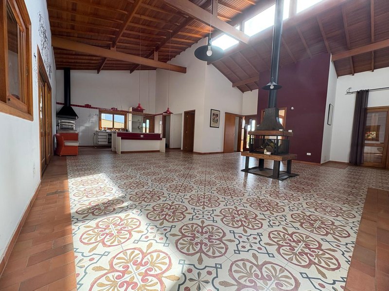 Casa térrea à venda, Condomínio Santa Adélia com 280m² 3 Dormitórios e vagas Rua Juriti Vargem Grande Paulista - 