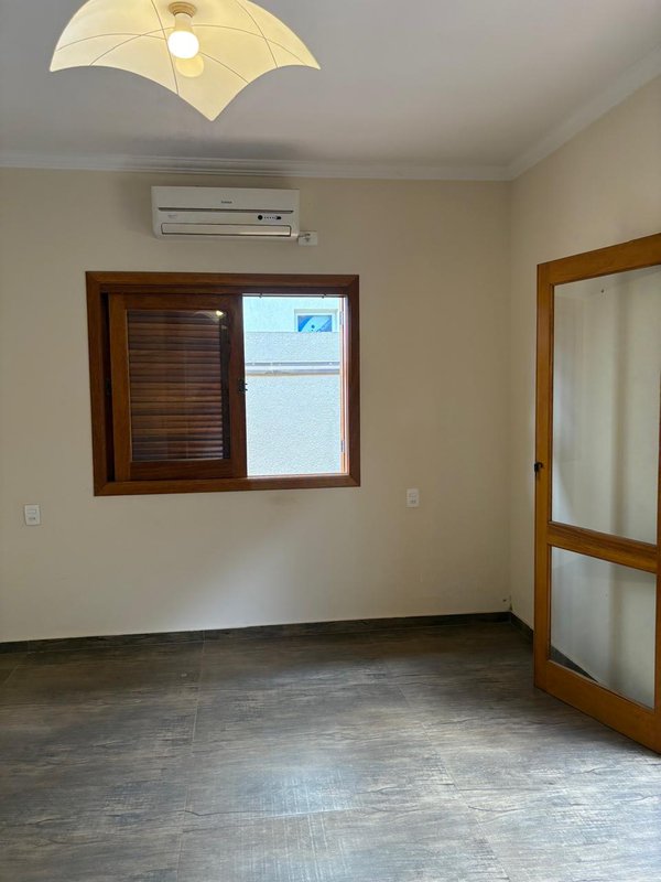 Casa térrea à venda, Condomínio Santa Adélia com 280m² 3 Dormitórios e vagas Rua Juriti Vargem Grande Paulista - 