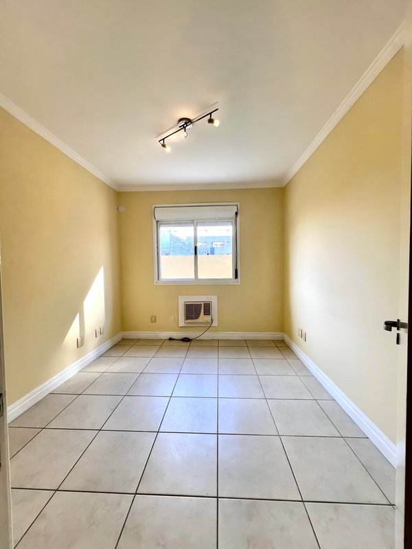 R$ 590.000 - EXCELENTE GARDEN NA ENCOL - 1 DORM - SUÍTE - 81M2 - 2 VAGAS Rua Jaraguá Porto Alegre - 