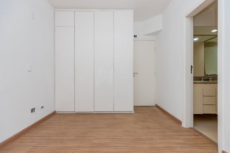 Cobertura 400m² em Indianópolis 4 dorm sendo 3 suítes 5 vagas Avenida Jandira São Paulo - 