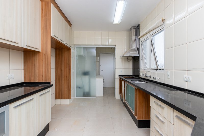 Cobertura 400m² em Indianópolis 4 dorm sendo 3 suítes 5 vagas Avenida Jandira São Paulo - 