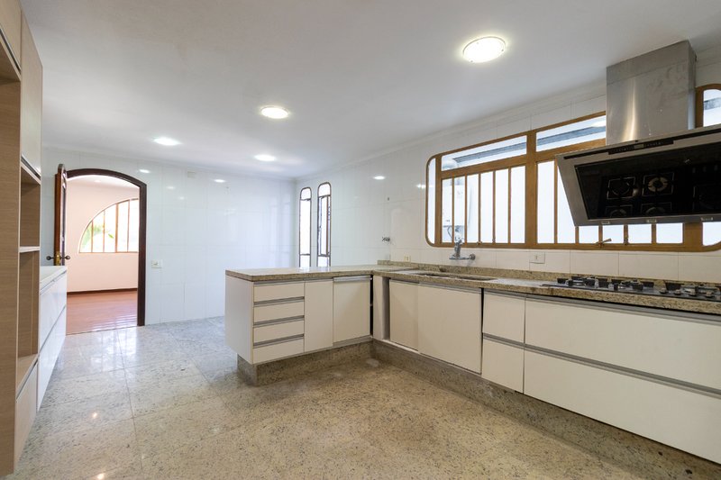 Casa no condomínio Condomínio Arcobaleno 390m² 5 dorms sendo 3 suítes 4 vagas Rua Amaro Alves Alvim São Paulo - 