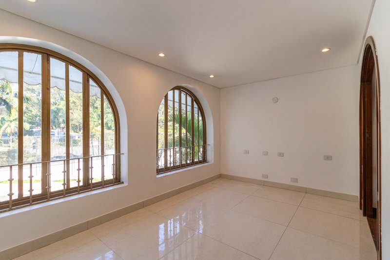 Casa no condomínio Condomínio Arcobaleno 390m² 5 dorms sendo 3 suítes 4 vagas Rua Amaro Alves Alvim São Paulo - 