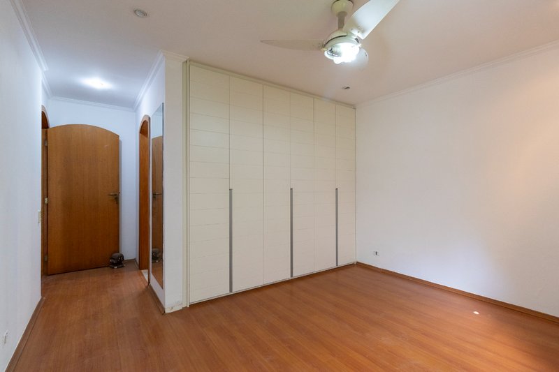 Casa no condomínio Condomínio Arcobaleno 390m² 5 dorms sendo 3 suítes 4 vagas Rua Amaro Alves Alvim São Paulo - 