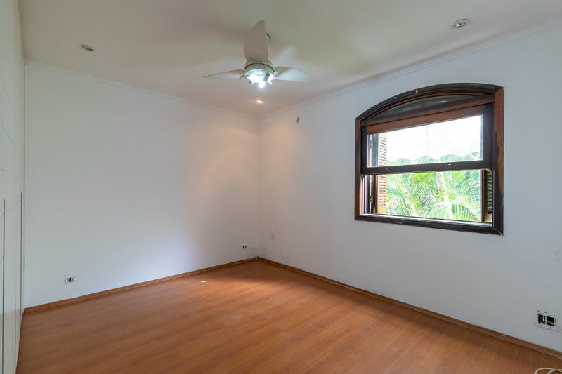 Casa no condomínio Condomínio Arcobaleno 390m² 5 dorms sendo 3 suítes 4 vagas Rua Amaro Alves Alvim São Paulo - 
