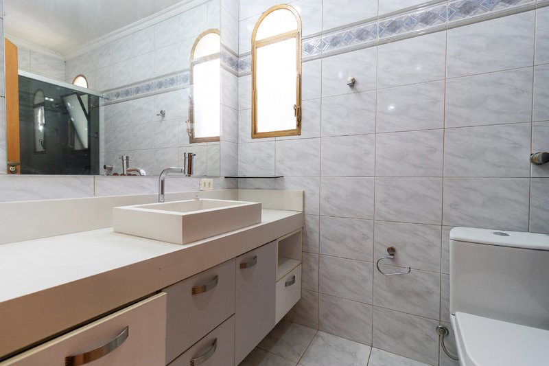 Casa no condomínio Condomínio Arcobaleno 390m² 5 dorms sendo 3 suítes 4 vagas Rua Amaro Alves Alvim São Paulo - 