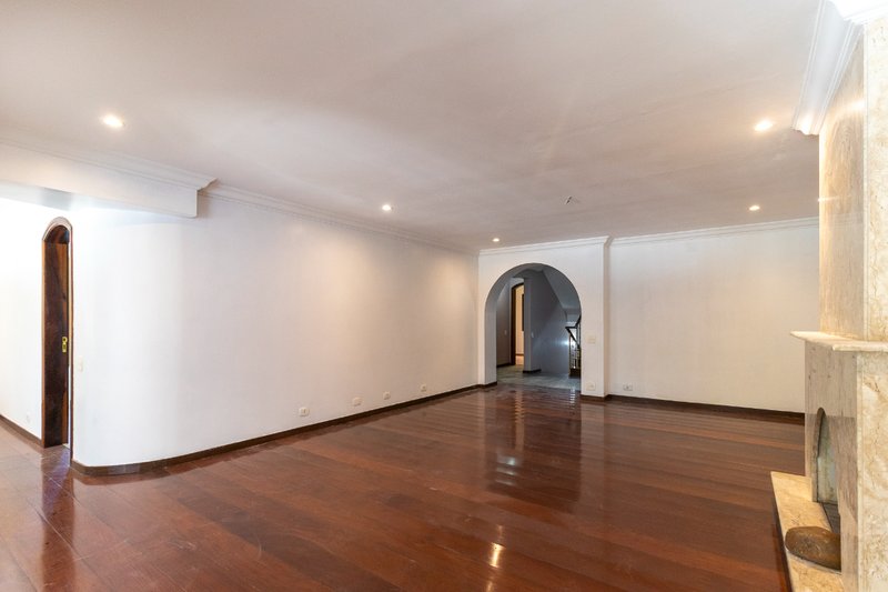 Casa no condomínio Condomínio Arcobaleno 390m² 5 dorms sendo 3 suítes 4 vagas Rua Amaro Alves Alvim São Paulo - 