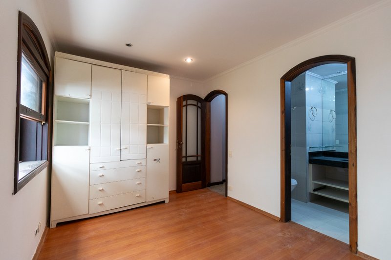 Casa no condomínio Condomínio Arcobaleno 390m² 5 dorms sendo 3 suítes 4 vagas Rua Amaro Alves Alvim São Paulo - 