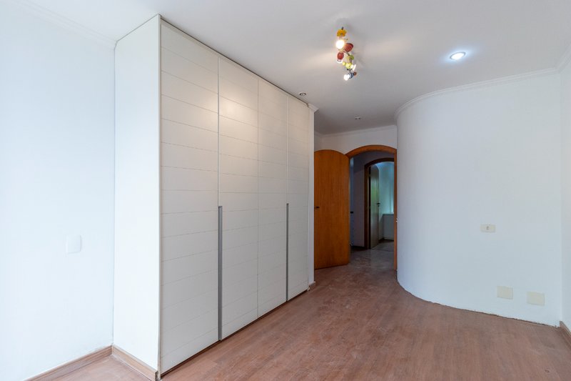 Casa no condomínio Condomínio Arcobaleno 390m² 5 dorms sendo 3 suítes 4 vagas Rua Amaro Alves Alvim São Paulo - 