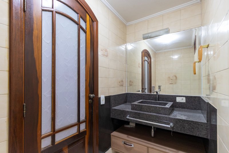 Casa no condomínio Condomínio Arcobaleno 390m² 5 dorms sendo 3 suítes 4 vagas Rua Amaro Alves Alvim São Paulo - 