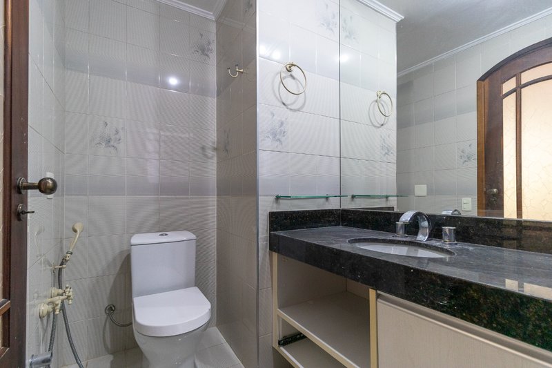 Casa no condomínio Condomínio Arcobaleno 390m² 5 dorms sendo 3 suítes 4 vagas Rua Amaro Alves Alvim São Paulo - 