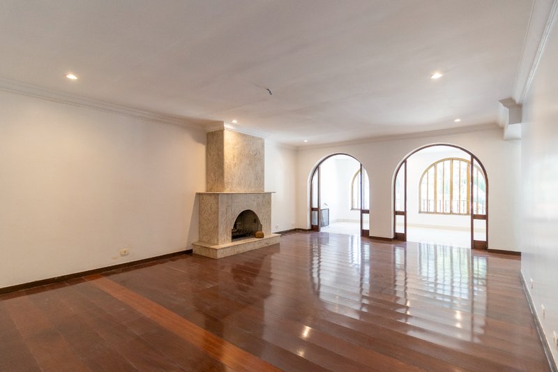 Casa no condomínio Condomínio Arcobaleno 390m² 5 dorms sendo 3 suítes 4 vagas Rua Amaro Alves Alvim São Paulo - 