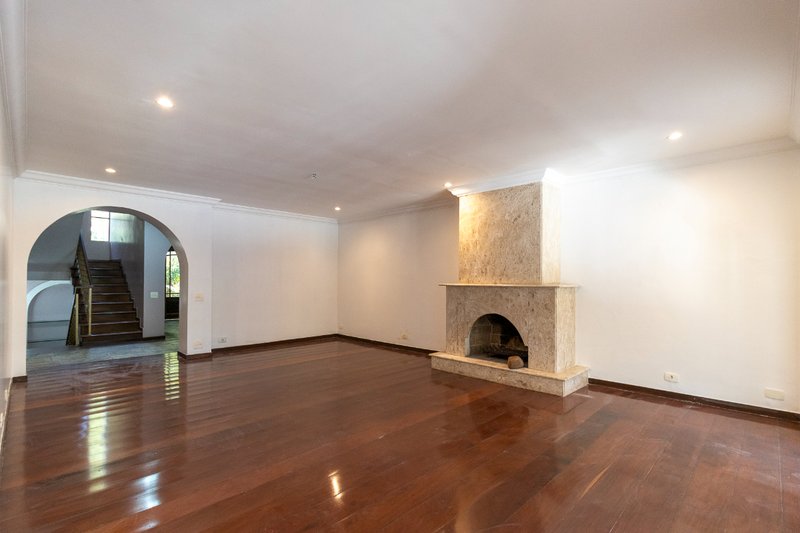 Casa no condomínio Condomínio Arcobaleno 390m² 5 dorms sendo 3 suítes 4 vagas Rua Amaro Alves Alvim São Paulo - 