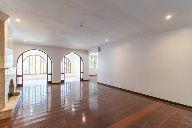 Casa no condomínio Condomínio Arcobaleno 390m² 5 dorms sendo 3 suítes 4 vagas Rua Amaro Alves Alvim São Paulo - 