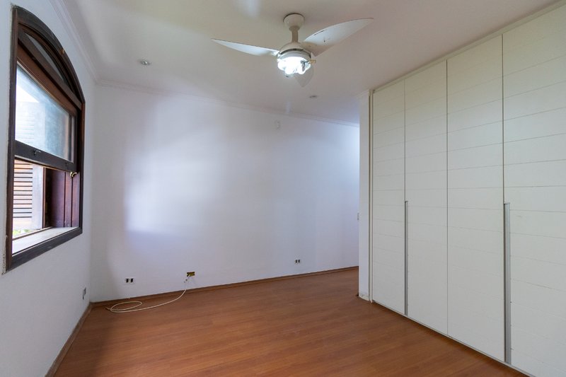 Casa no condomínio Condomínio Arcobaleno 390m² 5 dorms sendo 3 suítes 4 vagas Rua Amaro Alves Alvim São Paulo - 