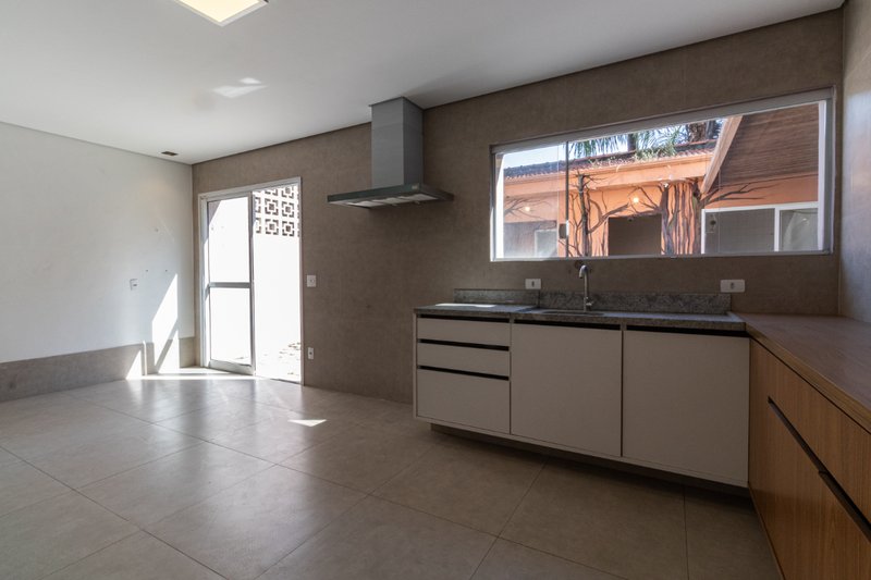 Casa em Moema com 190m² 3 dorms sendo 1 suíte 1 vaga Alameda Jauaperi São Paulo - 